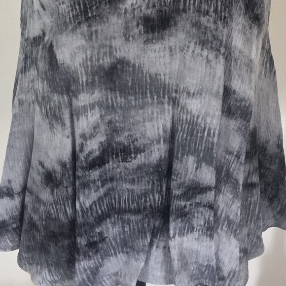 🦋🆕 Tie-Dye back Detail Tank - Picture 4 of 4